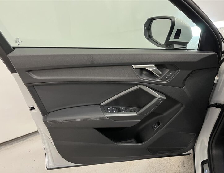 Audi Q3 SUV 1,5 l 110 kw