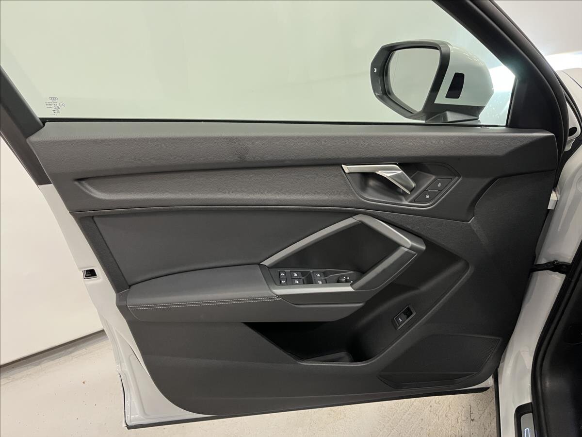 Audi Q3 SUV 1,5 l 110 kw