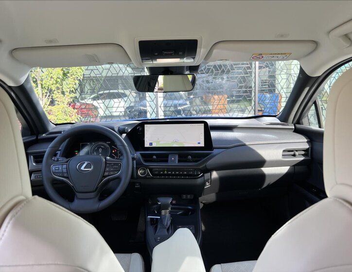 Lexus UX 250h CUV / Crossover 2,0 l 135 kw