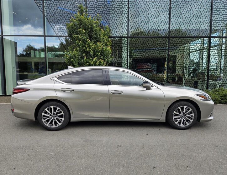 Lexus ES 300h Sedan 2,5 l 160 kw