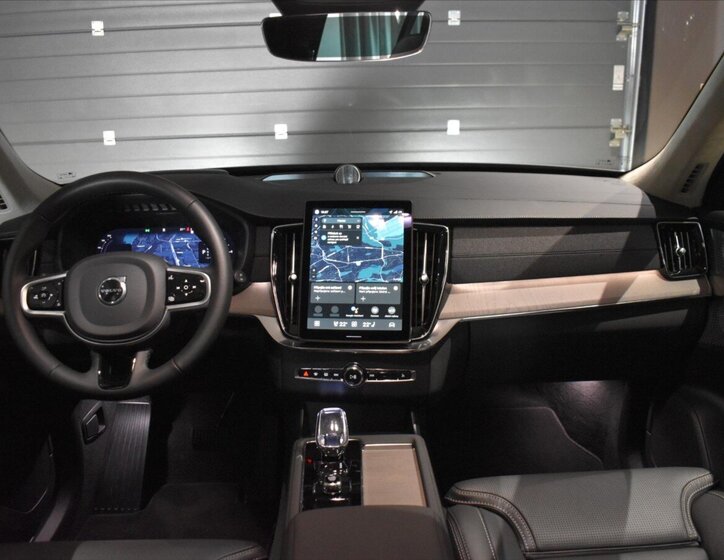 Volvo XC90 SUV / Terénní 2,0 l 228 kw