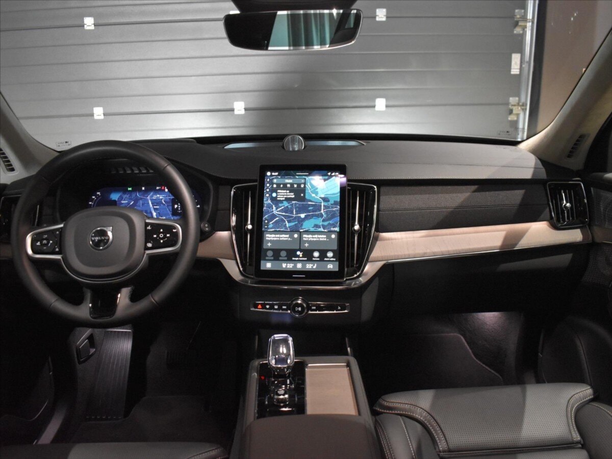 Volvo XC90 SUV / Terénní 2,0 l 228 kw