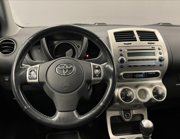 Toyota Urban Cruiser Hatchback 1,3 l 74 kw