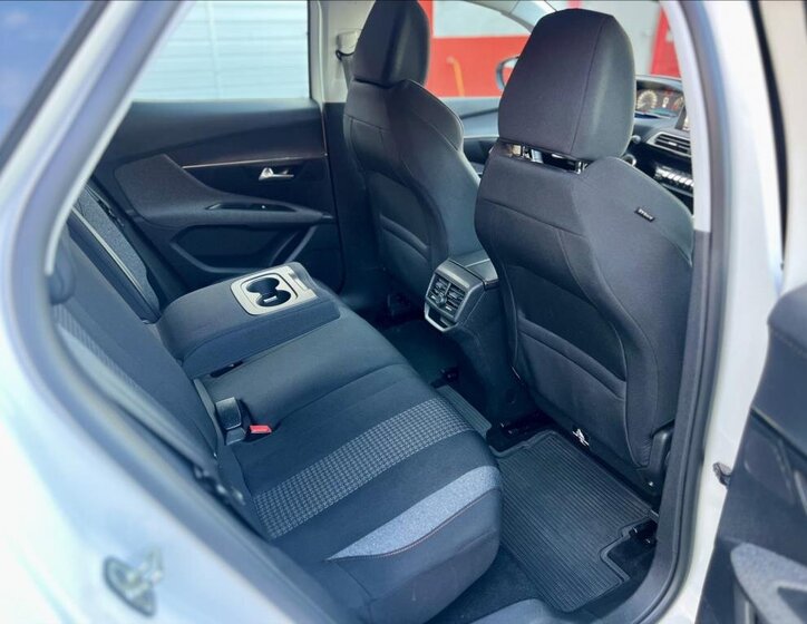 Peugeot 3008 SUV 1,2 l 96 kw