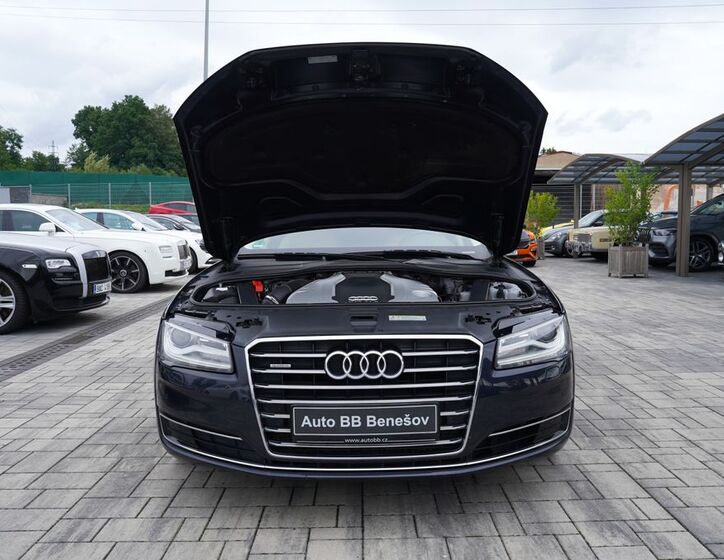 Audi A8 10