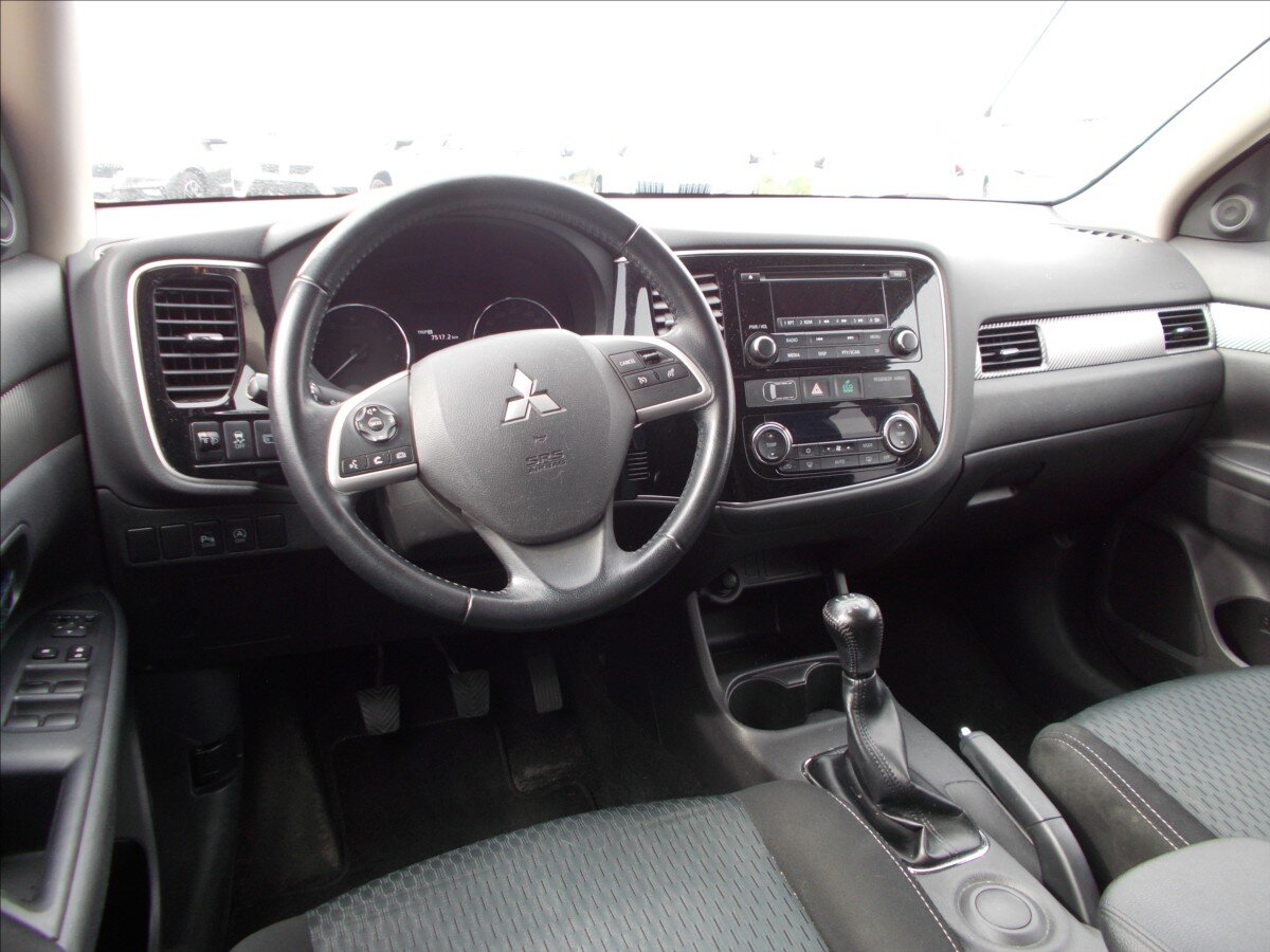 Mitsubishi Outlander SUV / Terénní 2,0 l 110 kw