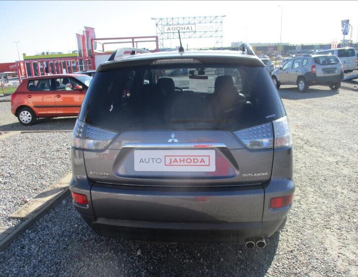 Mitsubishi Outlander SUV / Terénní 2,2 l 115 kw