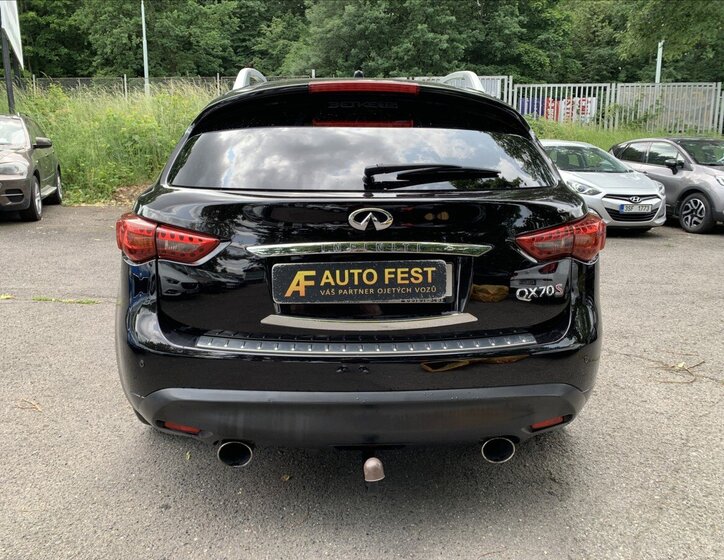 Infiniti QX70 6