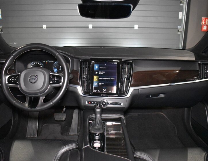 Volvo S90 Sedan / Limuzína 2,0 l 228 kw