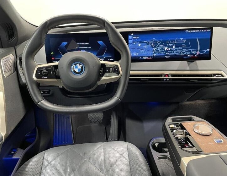BMW iX 4