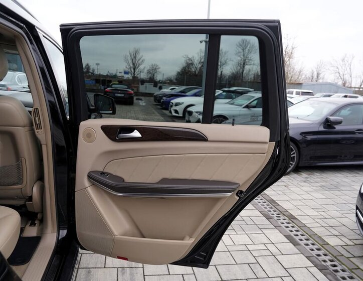 Mercedes-Benz GL SUV / Terénní 4,7 l 320 kw