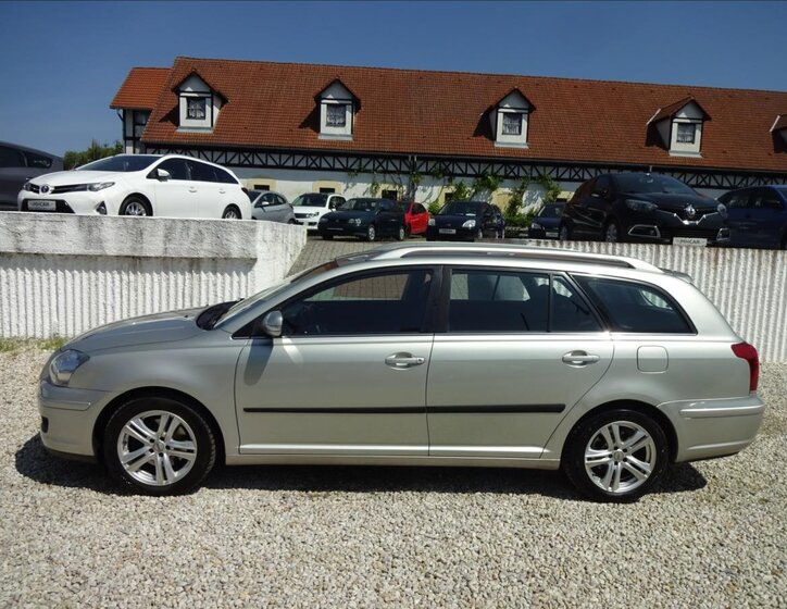 Toyota Avensis 4