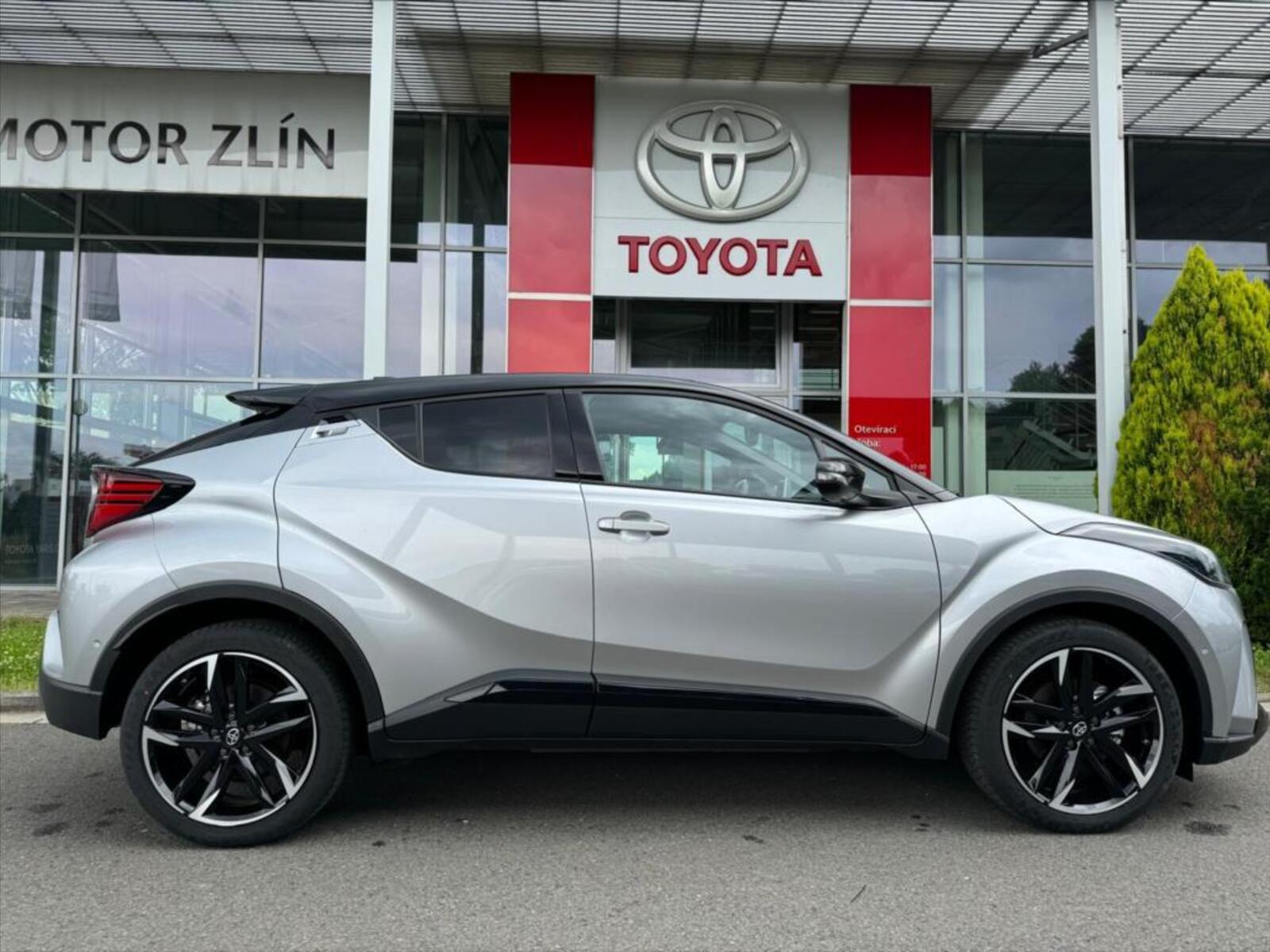 Toyota C-HR 2