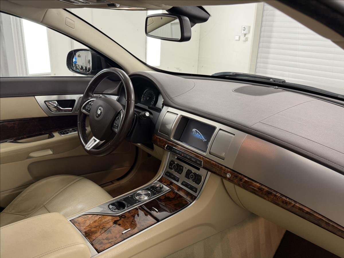 Jaguar XF Kombi 3,0 l 202 kw