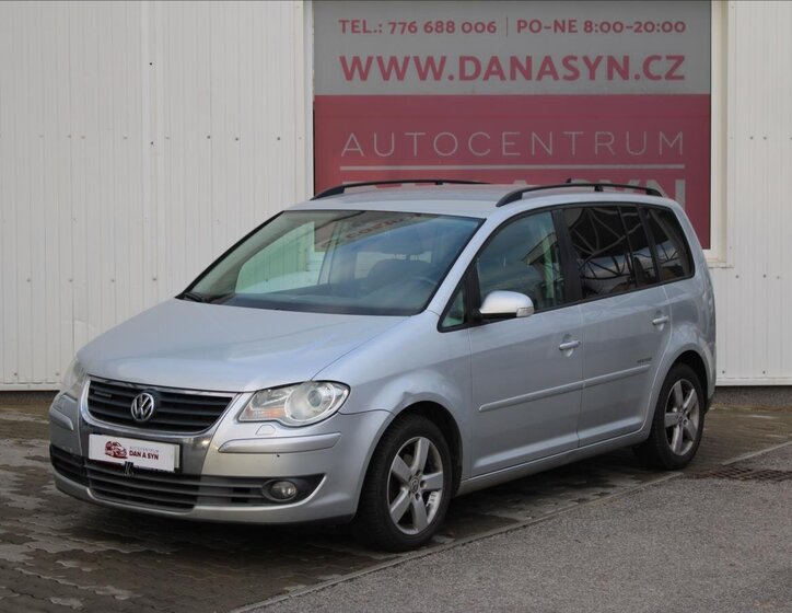 Volkswagen Touran 1