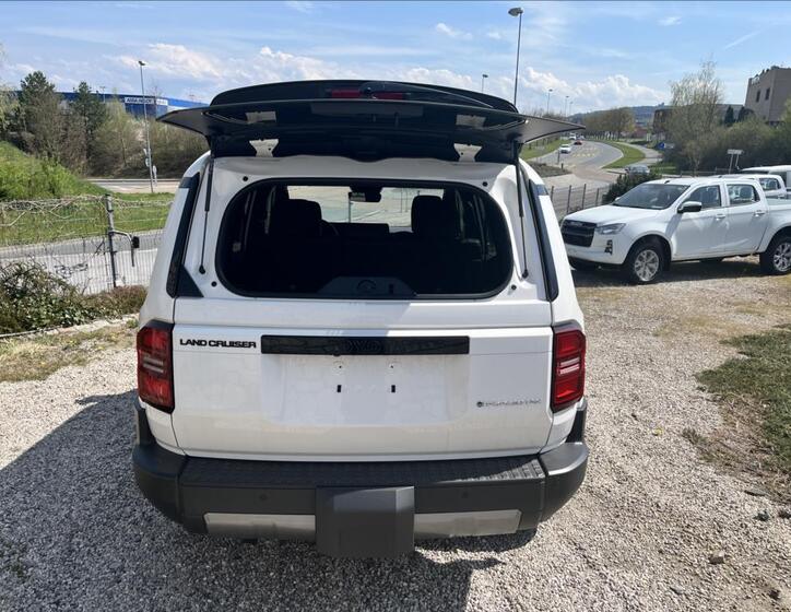 Toyota Land Cruiser 9