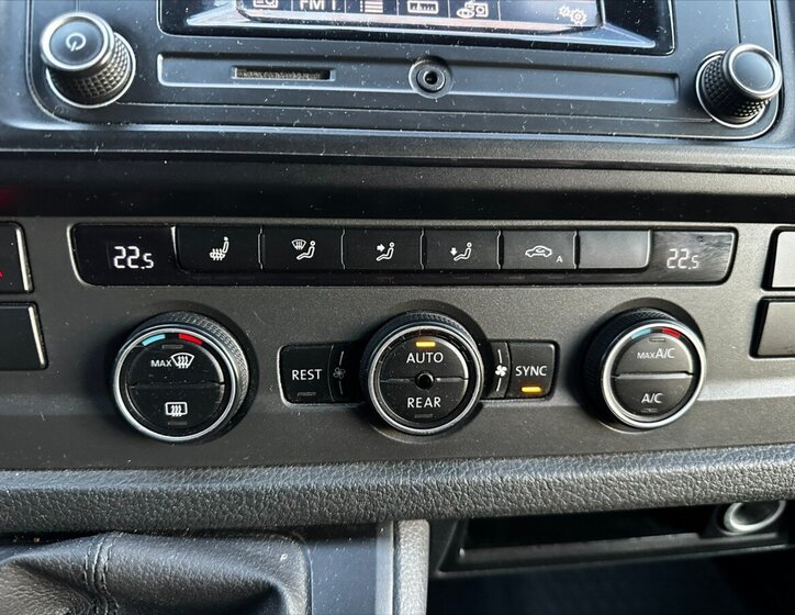 Volkswagen Caravelle 29