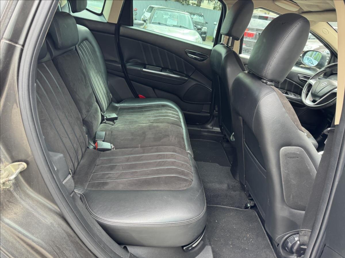 Lancia Delta Hatchback 2,0 l 121 kw