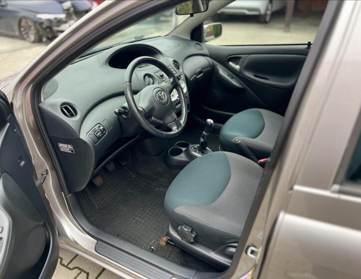 Toyota Yaris 11