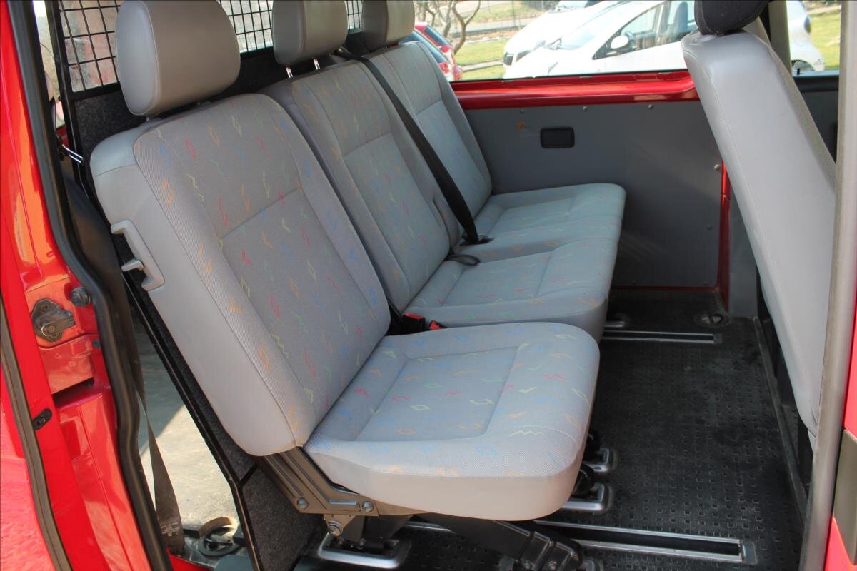 Volkswagen Transporter Kombi 2,5 l 96 kw