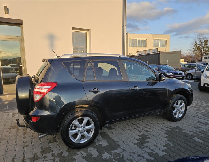 Toyota RAV4 Kombi 2,2 l 110 kw