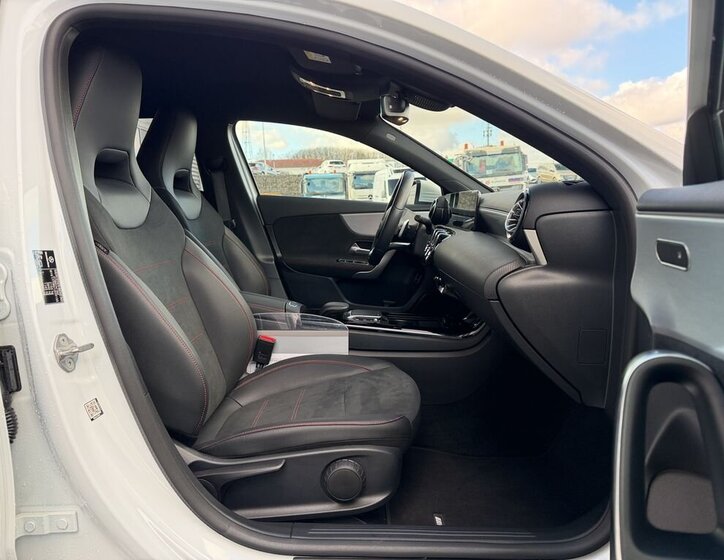 Mercedes-Benz Třídy A Hatchback 1,3 l 118 kw