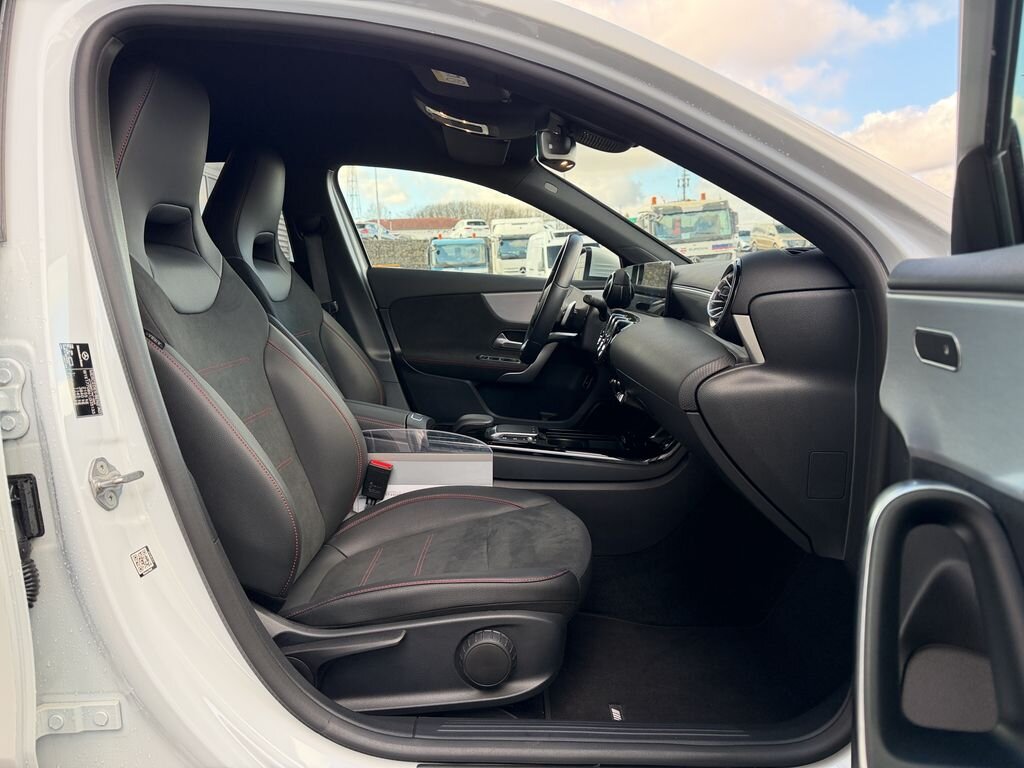 Mercedes-Benz Třídy A Hatchback 1,3 l 118 kw