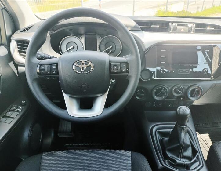 Toyota Hilux 16