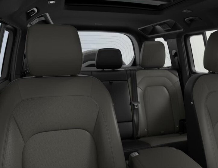 Land Rover Defender 7