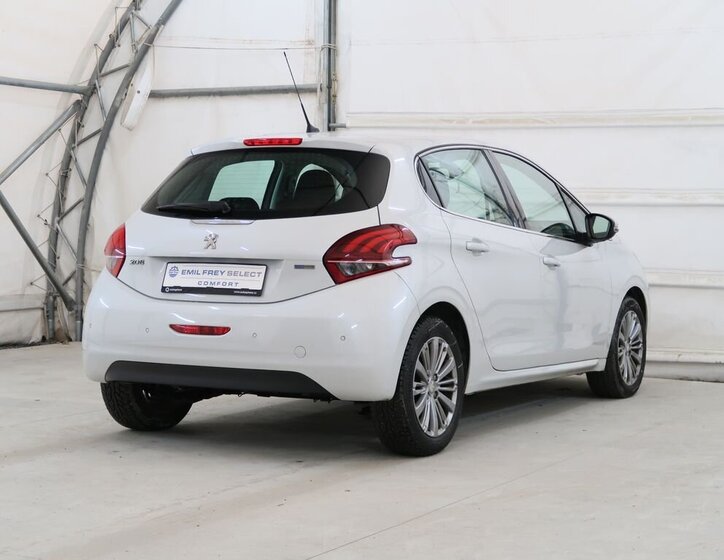 Peugeot 208 Hatchback 1,2 l 81 kw