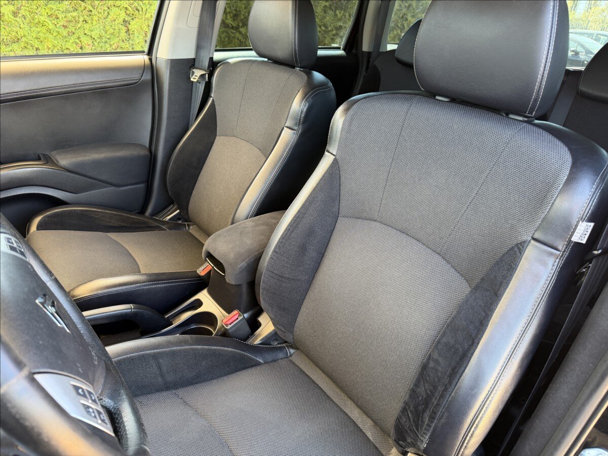 Citroën C-Crosser SUV / Terénní 2,2 l 115 kw