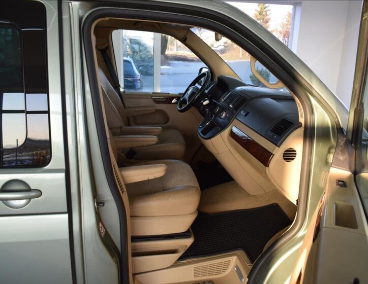 Volkswagen Multivan VAN-Minibus 2,5 l 128 kw