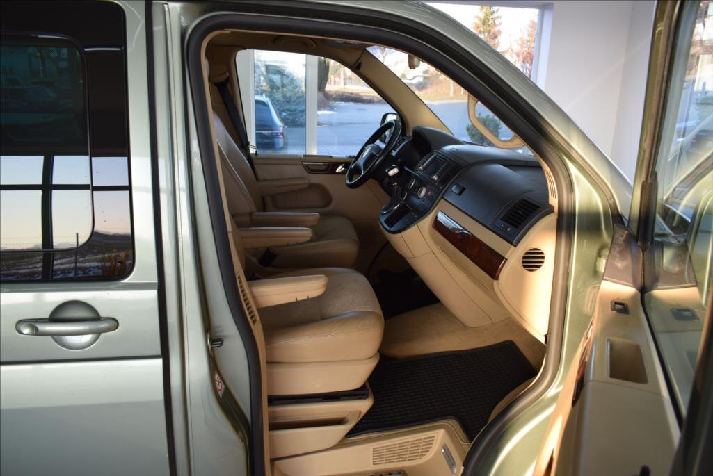 Volkswagen Multivan VAN-Minibus 2,5 l 128 kw