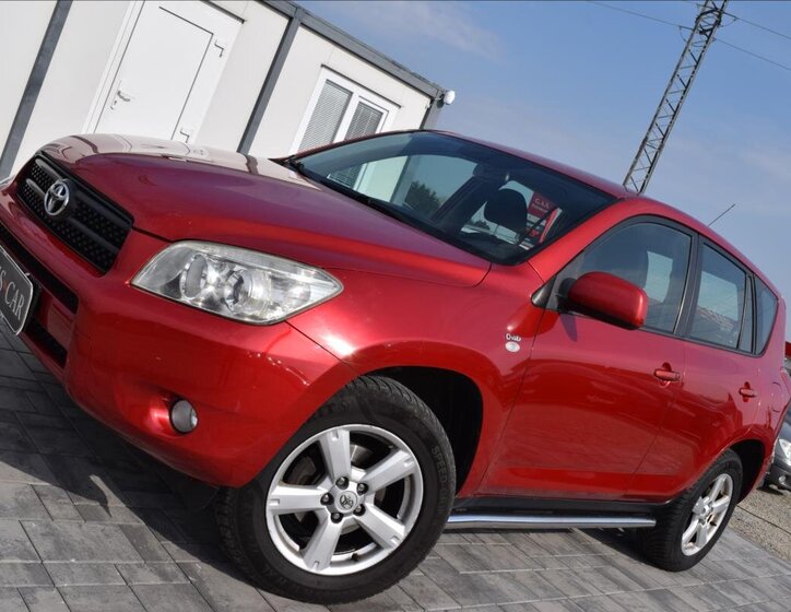 Toyota RAV4 SUV / Terénní 2,2 l 100 kw