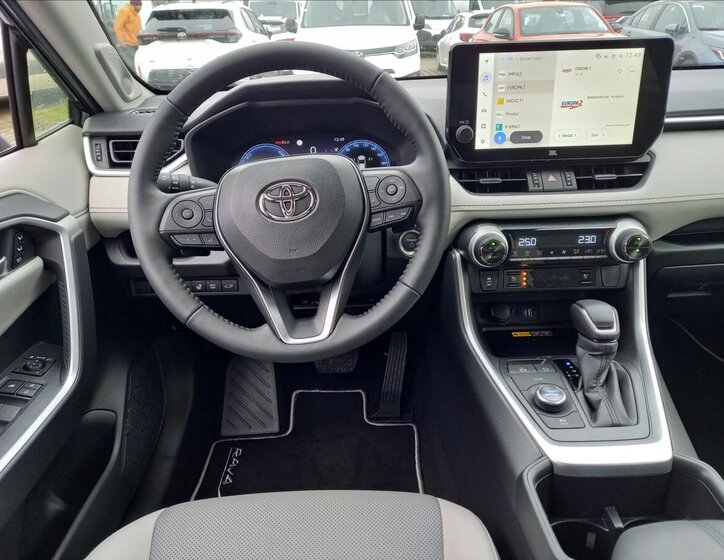 Toyota RAV4 12