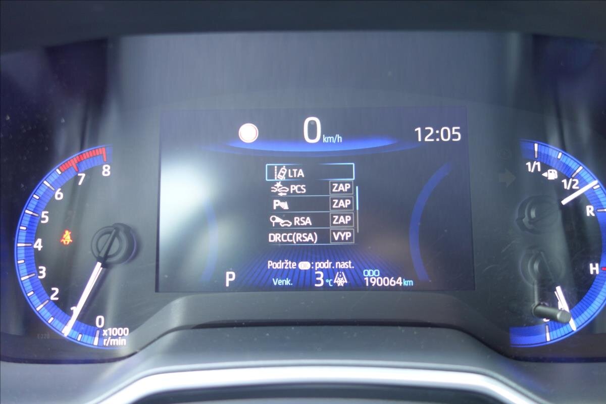 Toyota Corolla Sedan / Limuzína 1,6 l 97 kw