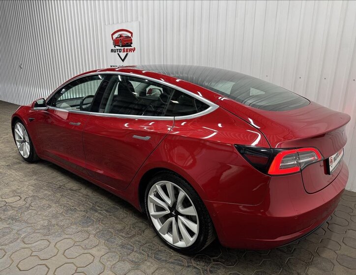 Tesla Model 3 Liftback 0,0 324 kw