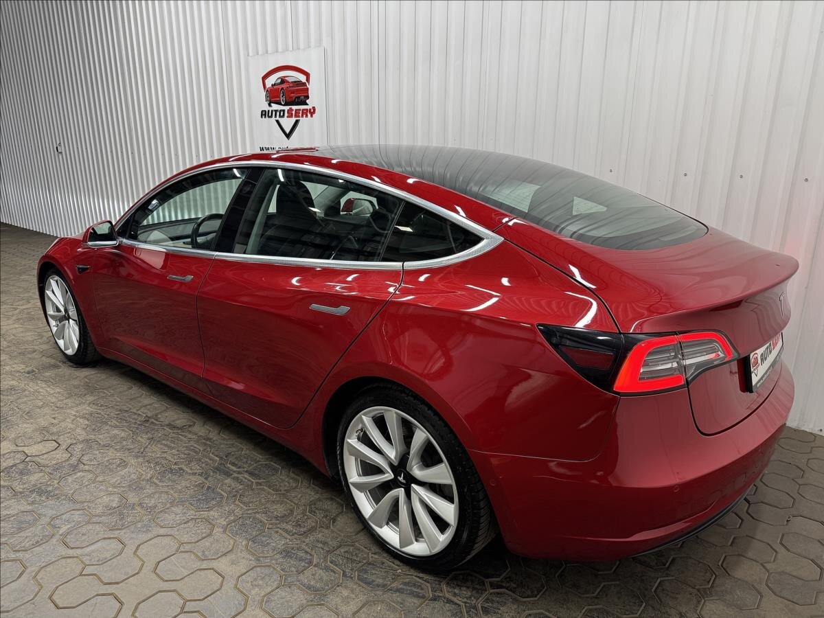 Tesla Model 3 Liftback 0,0 324 kw