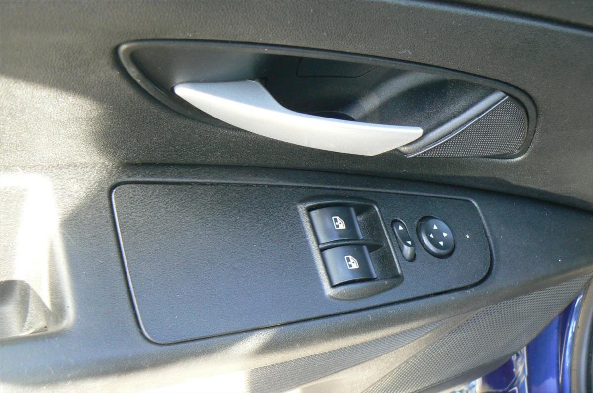 Fiat Linea Sedan / Limuzína 1,4 l 88 kw