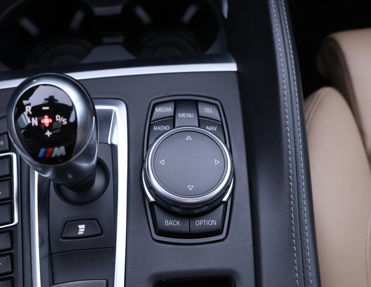 BMW X5 SUV / Terénní 4,4 l 423 kw