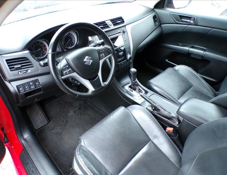 Suzuki Kizashi Sedan / Limuzína 2,4 l 131 kw
