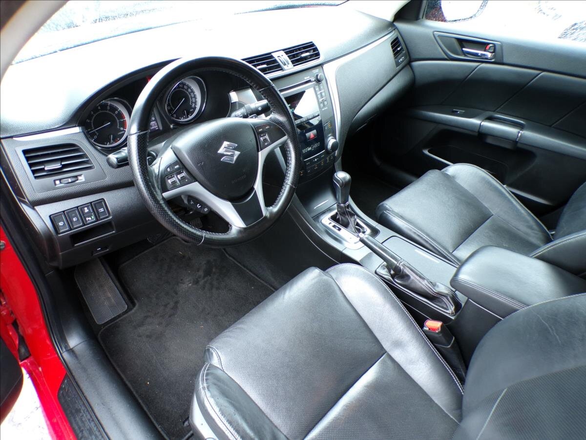 Suzuki Kizashi Sedan / Limuzína 2,4 l 131 kw