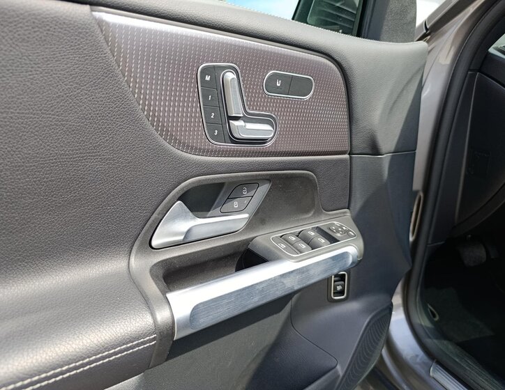 Mercedes-Benz GLB SUV / Terénní 1,3 l 120 kw