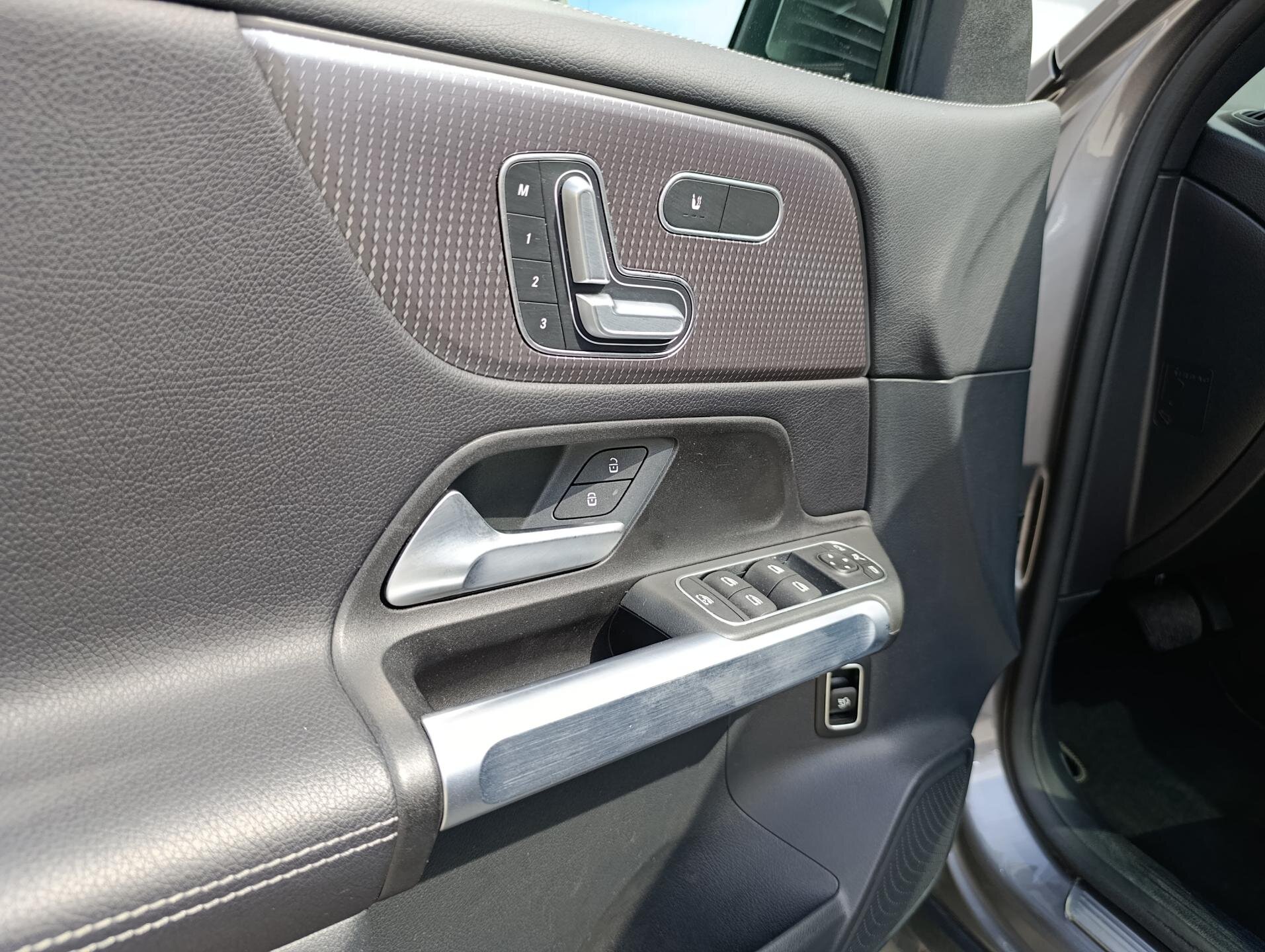Mercedes-Benz GLB SUV / Terénní 1,3 l 120 kw