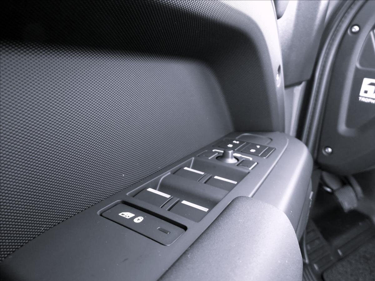 Land Rover Defender SUV 3,0 l 257 kw