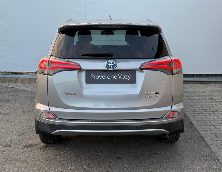 Toyota RAV4 SUV 2,5 l 114 kw