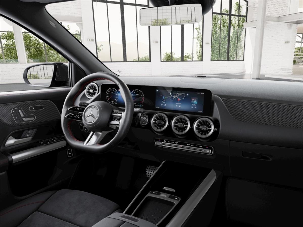 Mercedes-Benz GLA SUV / Terénní 1,3 l 120 kw