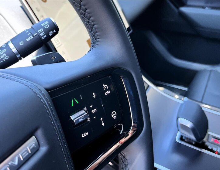 Land Rover Range Rover Velar SUV 2,0 l 150 kw