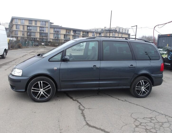 Volkswagen Sharan Kombi 2,0 l 103 kw