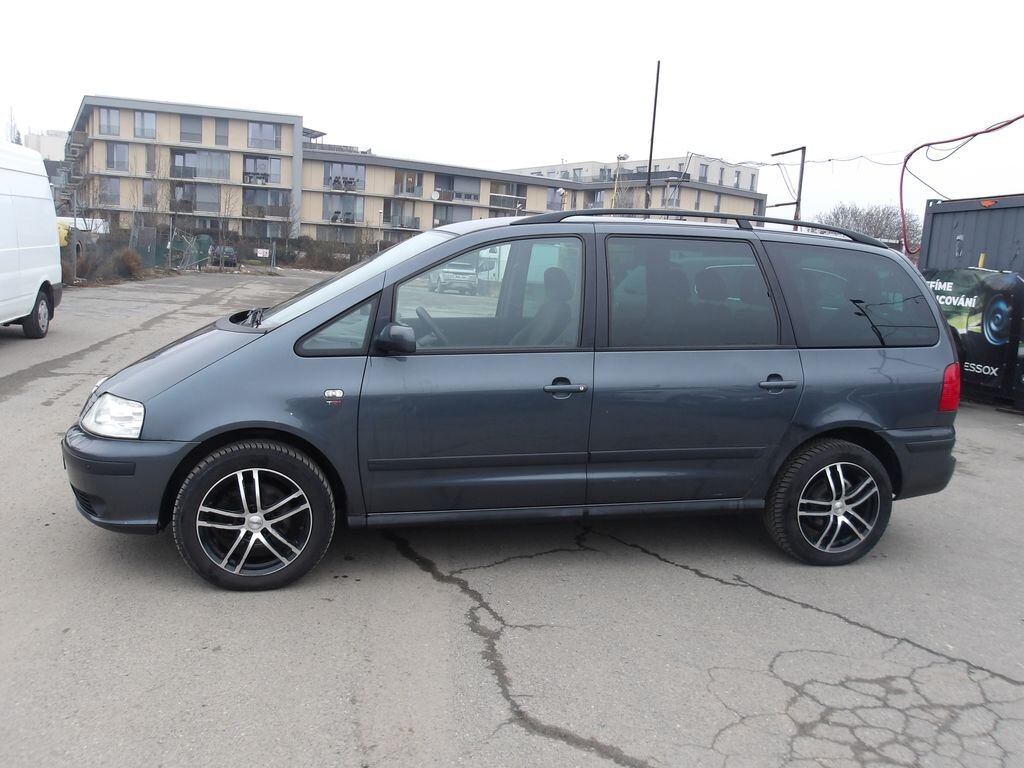 Volkswagen Sharan Kombi 2,0 l 103 kw